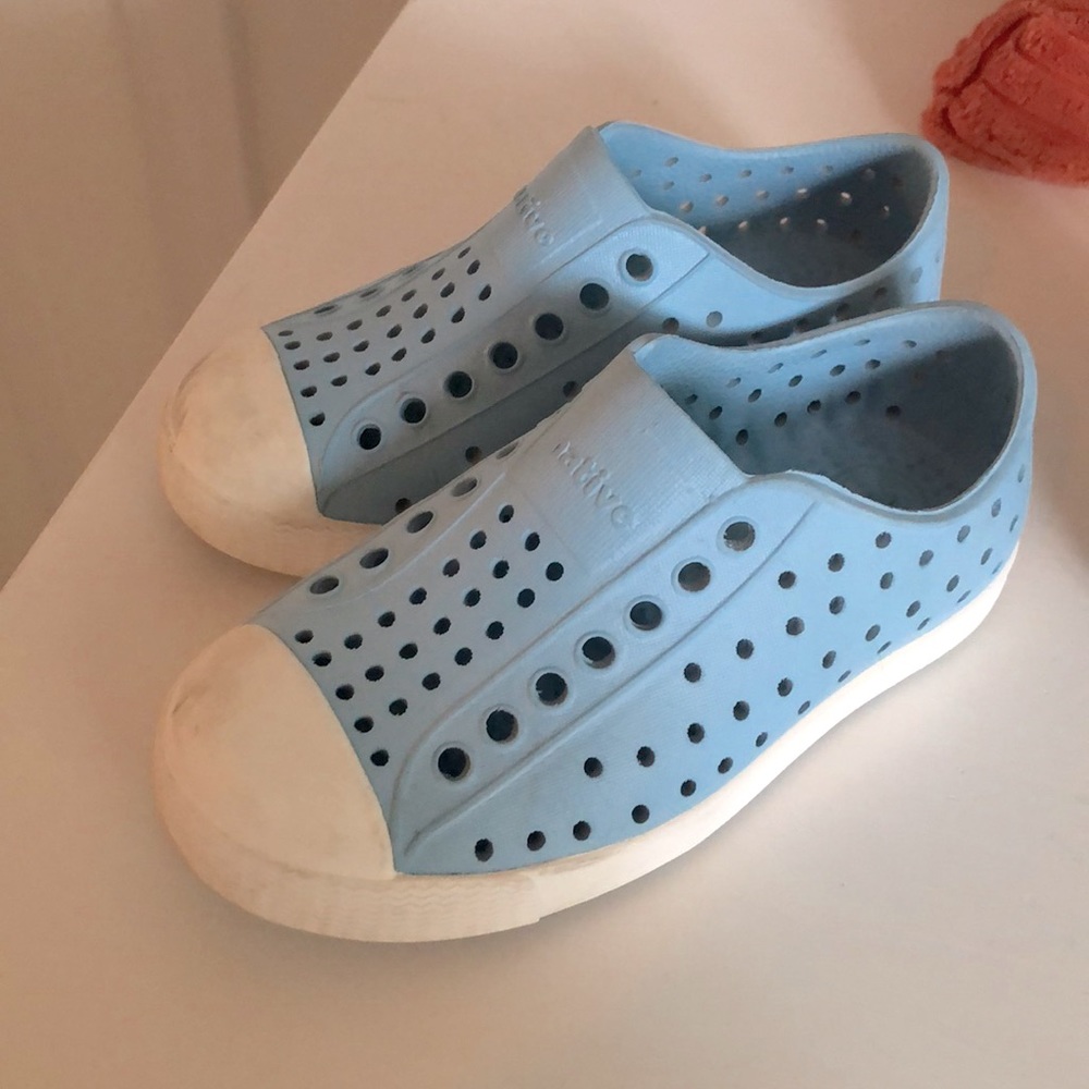 Native shoes size 9